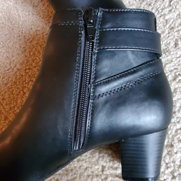 Womens boots - Picture 6 of 8